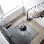 Jak skutecznie organizować przestrzeń w małym mieszkaniu dla większego komfortu